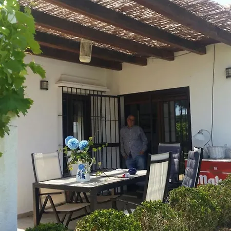 With 4 Bedrooms In Roche, With Pool Access, Furnished Garden And Villa
